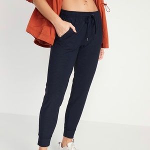 Old Navy Active Breathe On Mid Rise Jogger